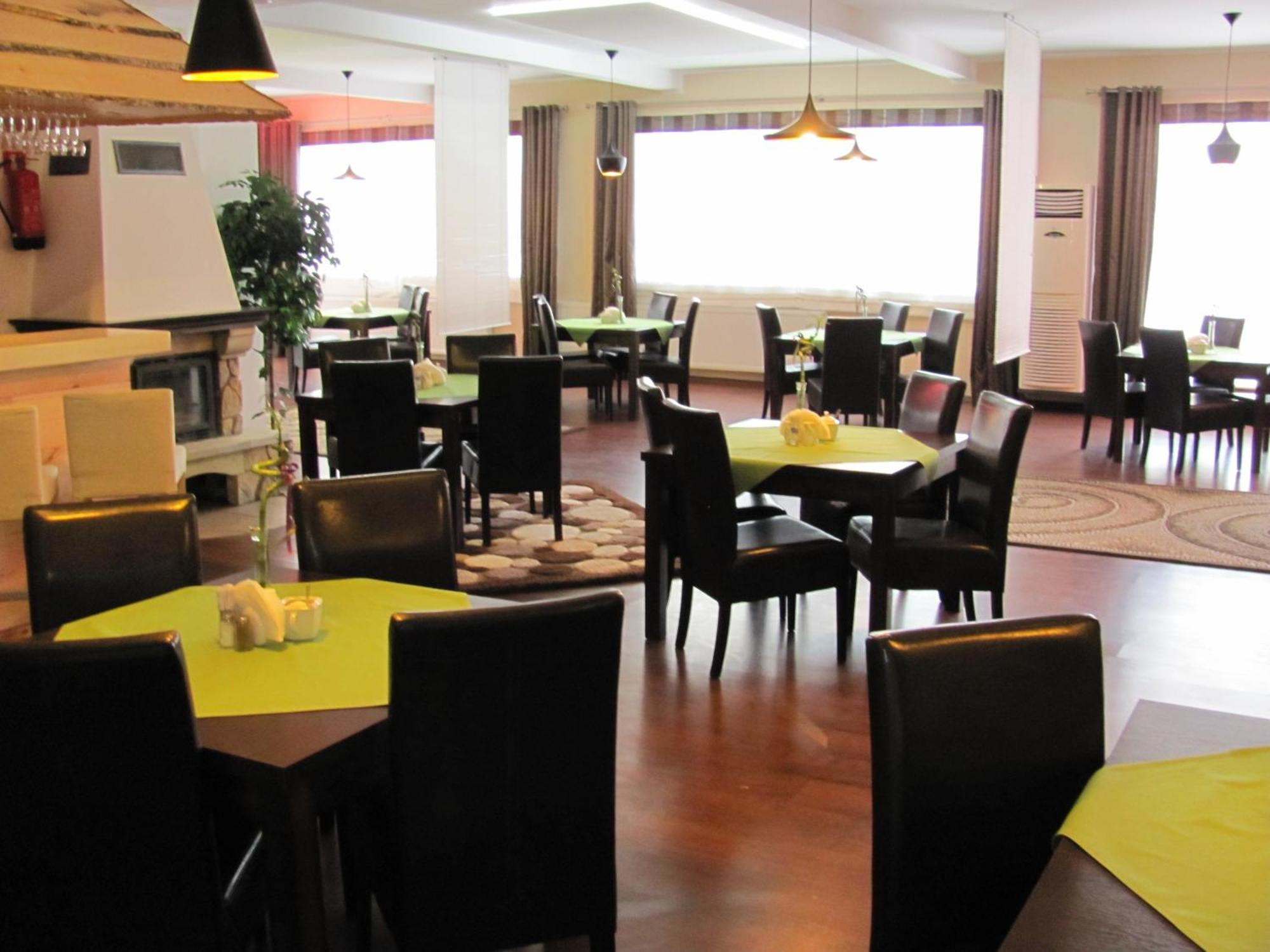 Hotel Gregor Pszczółki Esterno foto